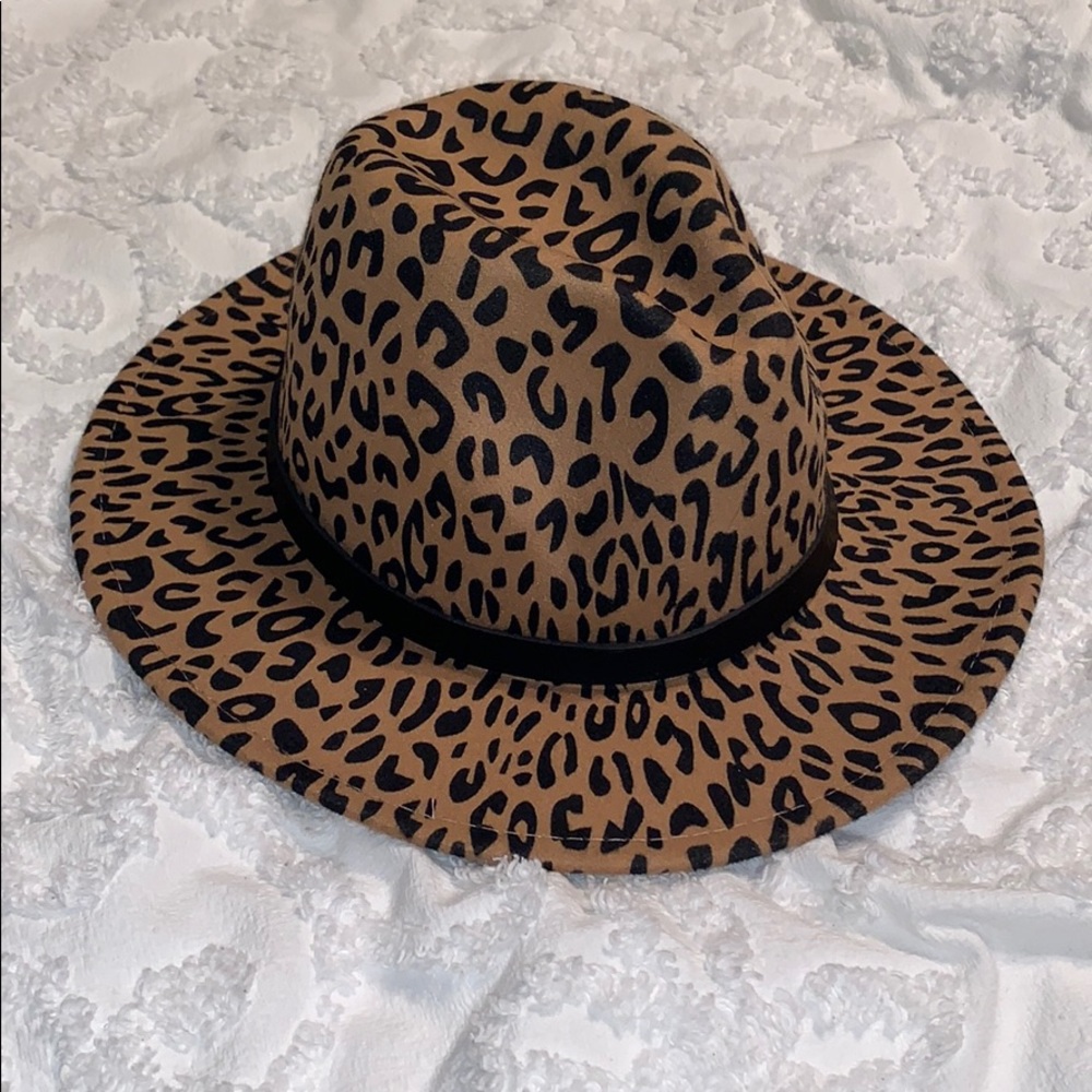 NEW Leopard Tan/Black Hat